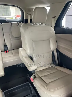 Ford Explorer Limited 2022 Blue