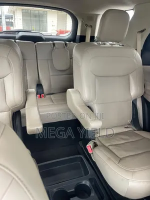 Ford Explorer Limited 2022 Blue