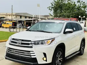 Toyota Highlander XLE 4x4 V6 (3.5L 6cyl 8A) 2017 White