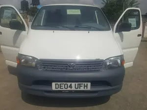 Toyota HiAce 2004 White