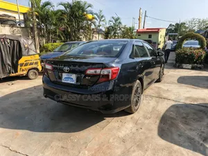 Toyota Camry XLE 4dr Sedan (2.5L 4cyl 6A) 2012 Gray