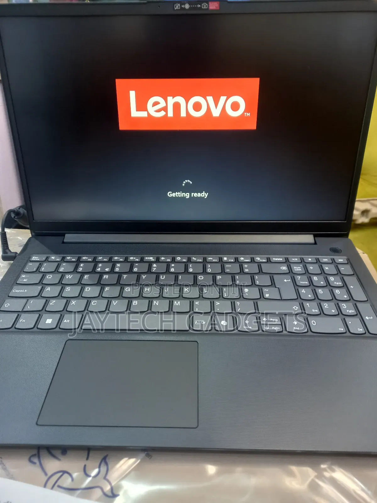 New Laptop Lenovo V15 8GB Intel Core I5 SSD 512GB