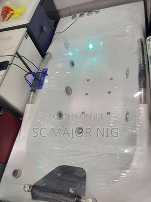 Jacuzzi Bathtub (Available in Other Designs)