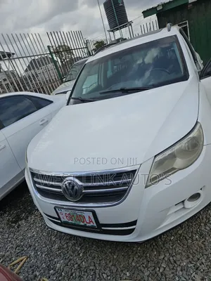 Volkswagen Tiguan SE 4Motion 2010 White