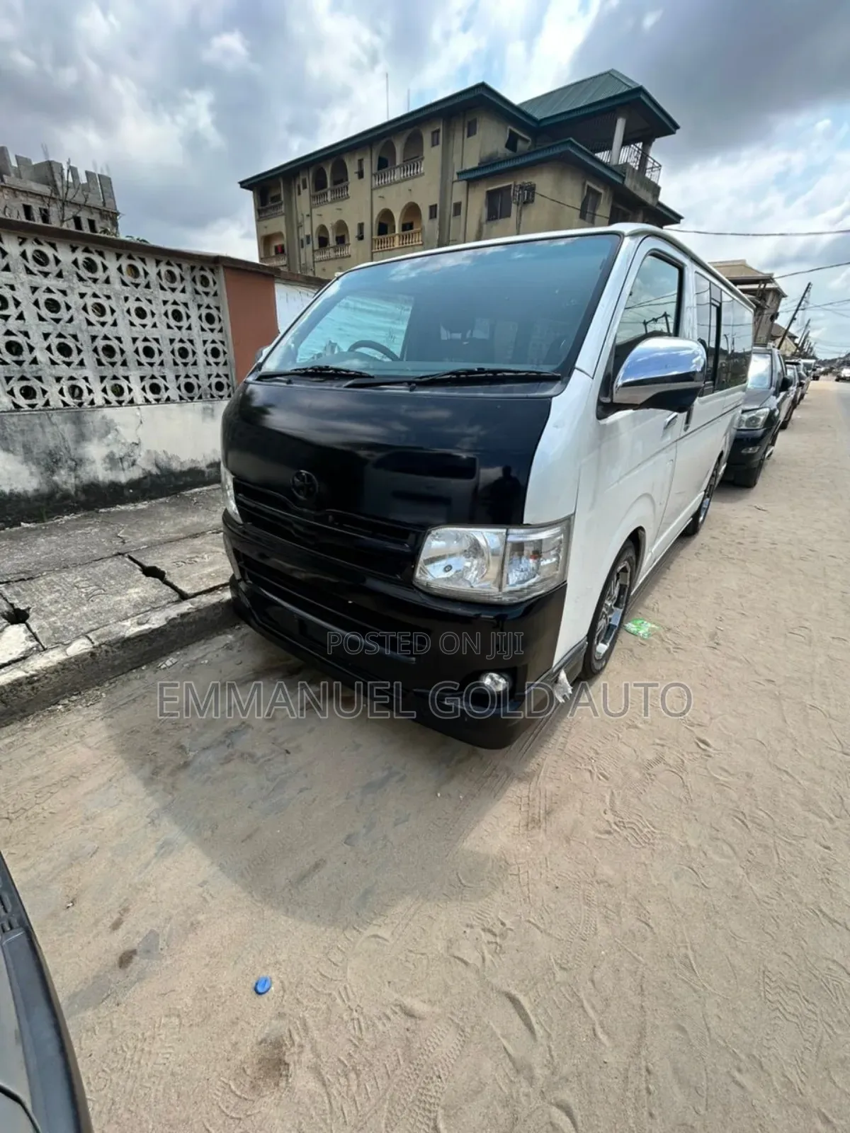 Toyota HiAce 2012 White