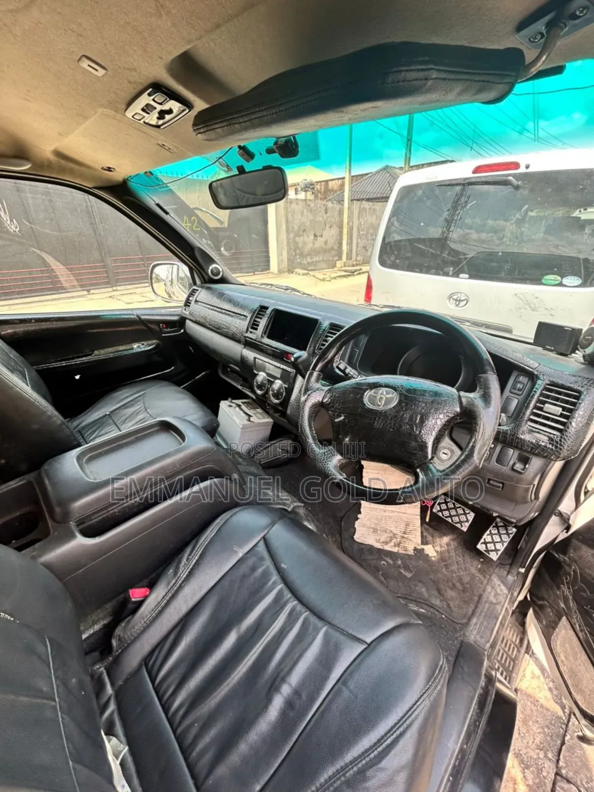 Toyota HiAce 2012 White