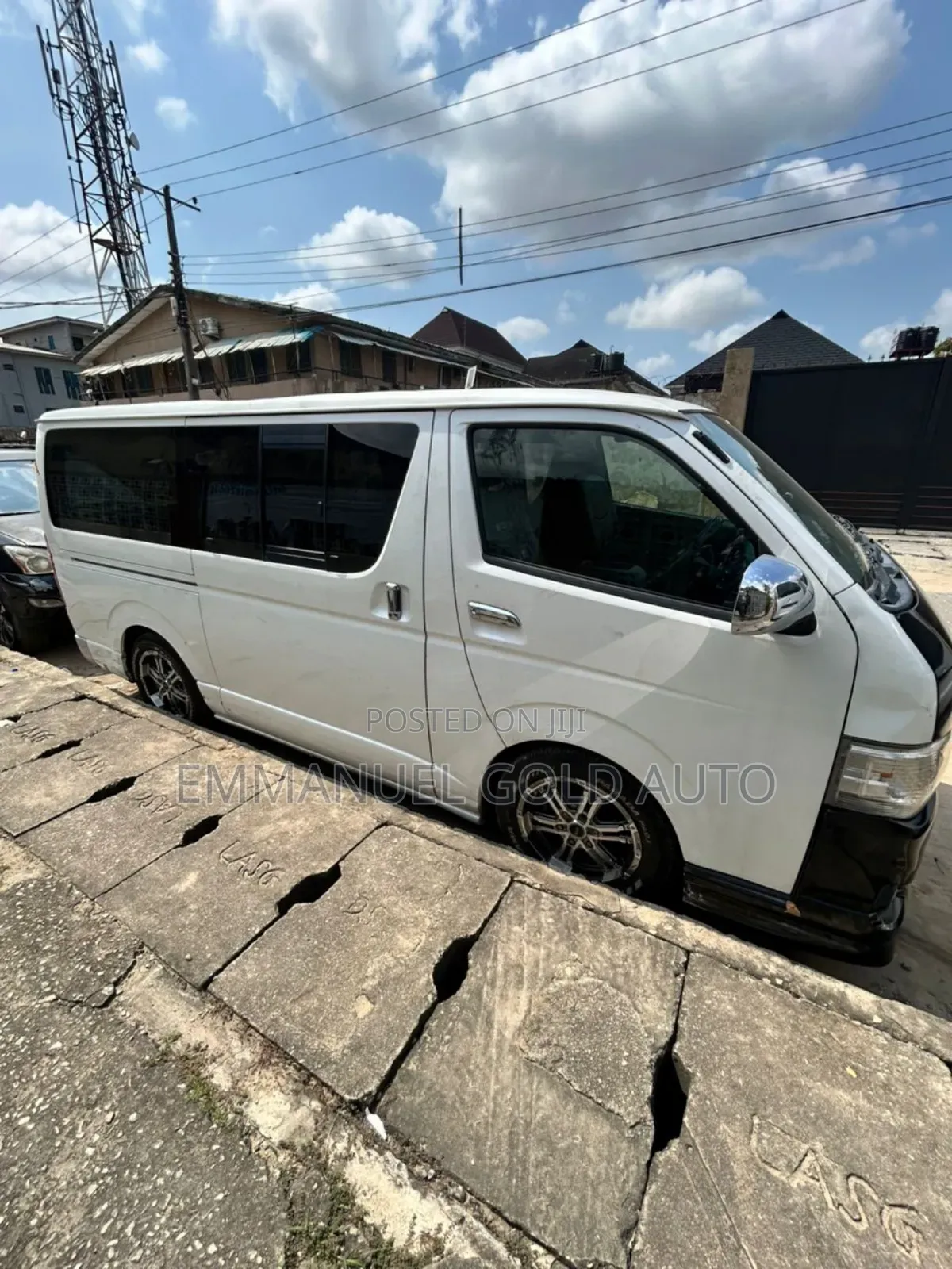 Toyota HiAce 2012 White