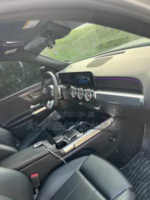 Mercedes-Benz GLB-Class GLB 250 4MATIC 2020 Silver