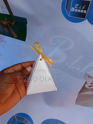 Pyramid Cake Cutout Box
