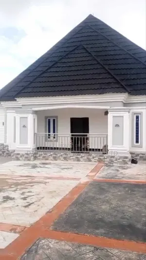 4bdrm Bungalow in Benin City for sale