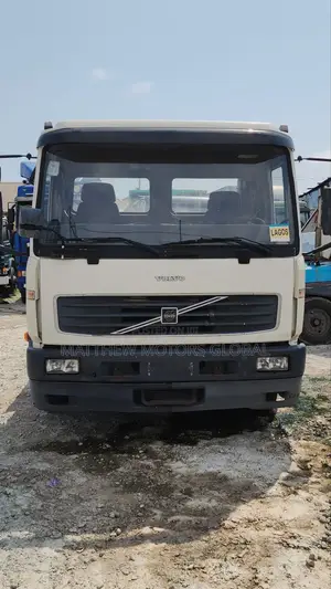 Super Clean Newly Arrived Tokunbo Volvo Fl220 Truck