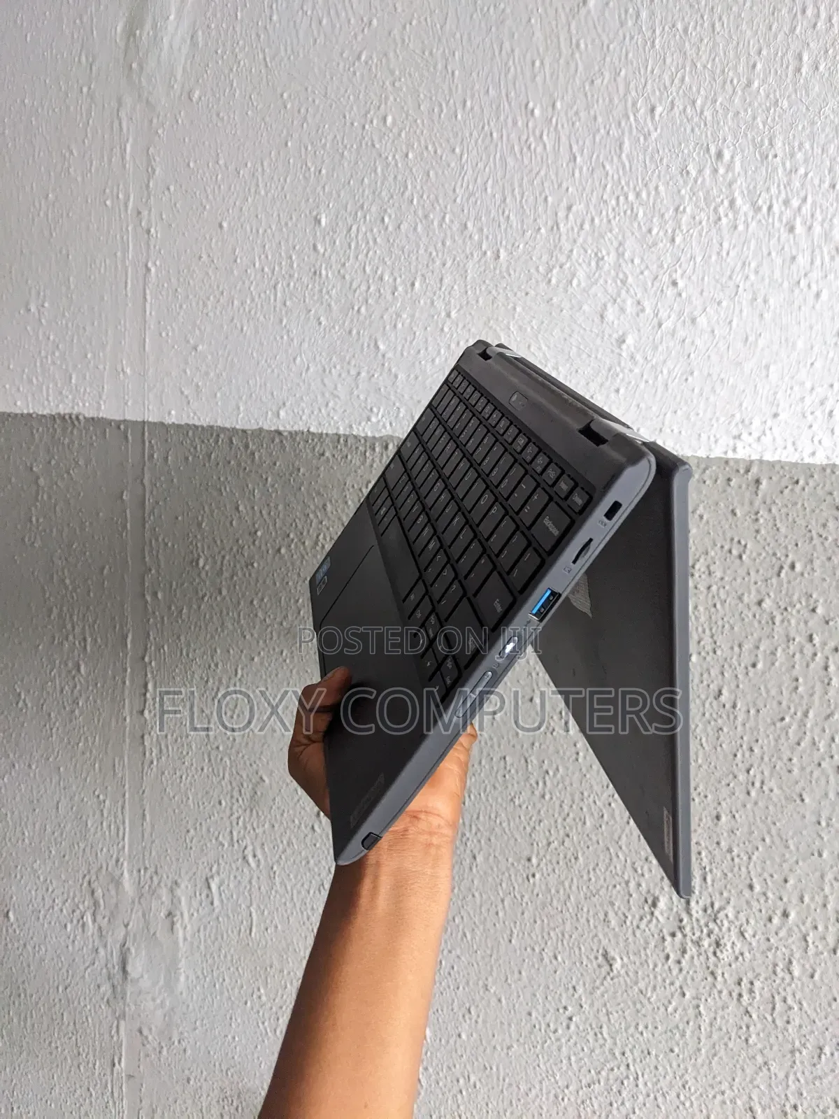 Laptop Lenovo 300e 4GB Intel Pentium SSD 128GB