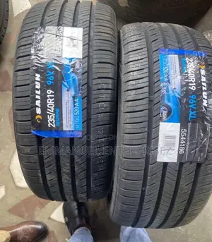 235/40r19 Tire
