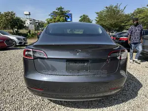 Tesla Model 3 60 kWh 2023 Gray