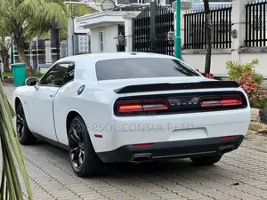 Dodge Challenger SXT RWD 2018 White
