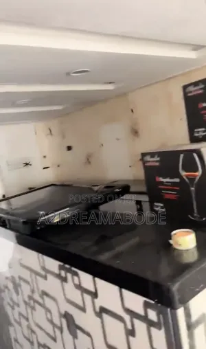 Massive, Executive Bar Lounge