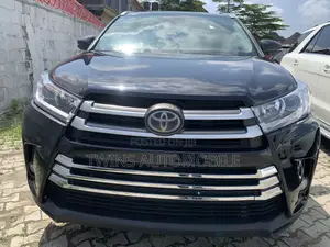 Toyota Highlander XLE 4x4 V6 (3.5L 6cyl 8A) 2017 Black