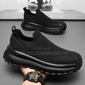 Luxury Black Athletic Men's Sneakers Available in Sizes From 40 to 44