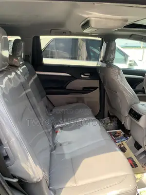 Toyota Highlander XLE 4x4 V6 (3.5L 6cyl 8A) 2017 Black