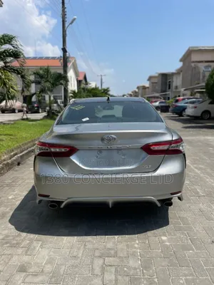Toyota Camry XLE FWD (2.5L 4cyl 8AM) 2018 Silver