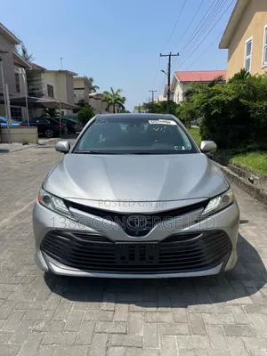 Toyota Camry XLE FWD (2.5L 4cyl 8AM) 2018 Silver