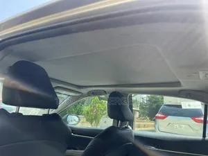 Toyota Camry XLE FWD (2.5L 4cyl 8AM) 2018 Silver