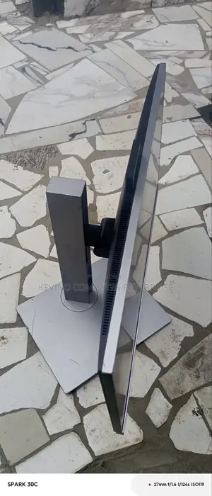 Elite Display Frameless HP Monitor
