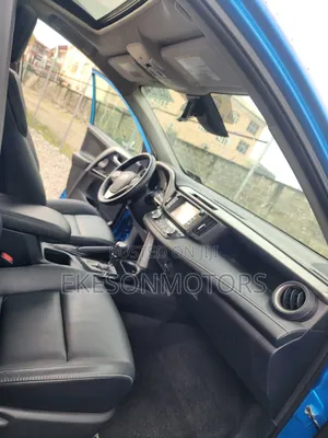 Toyota RAV4 Limited FWD (2.5L 4cyl 6A) 2017 Blue