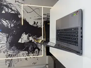 Laptop MSI 32GB AMD Ryzen 9 SSD 2T