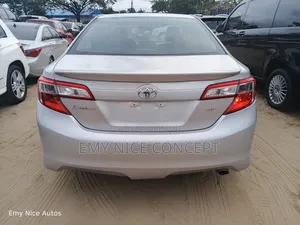 Toyota Camry SE 4dr Sedan (2.5L 4cyl 6A) 2014 Silver