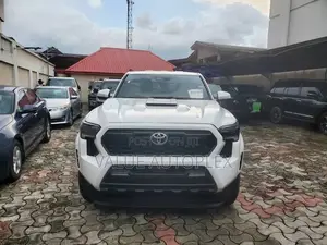 Toyota Tacoma 2024 White