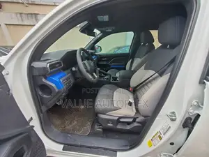 Toyota Tacoma 2024 White