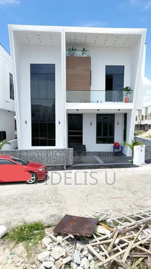 5bdrm Duplex in Discovery Park, Chevron for sale