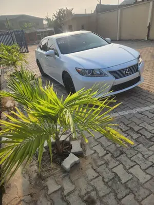 Lexus ES 2013 White