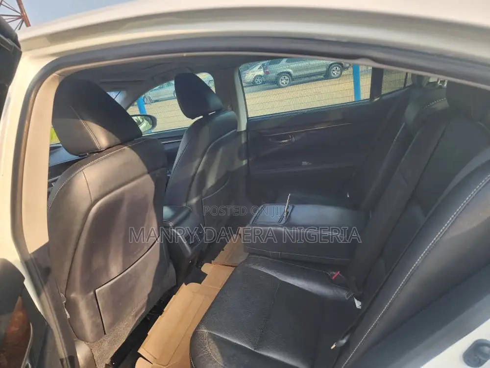 Lexus ES 2013 White