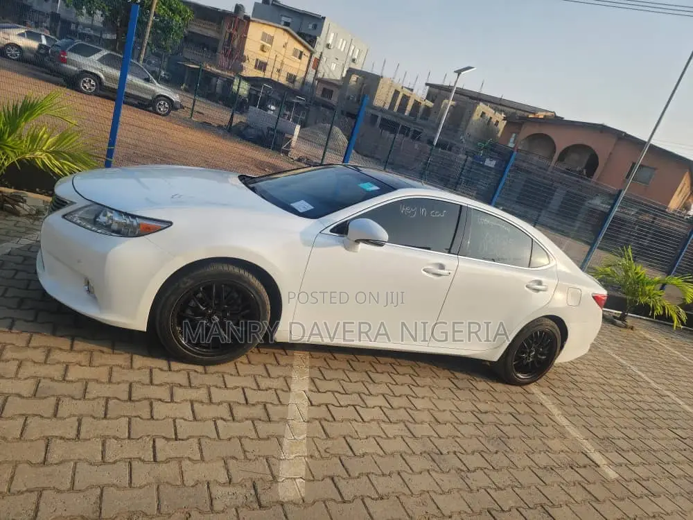 Lexus ES 2013 White