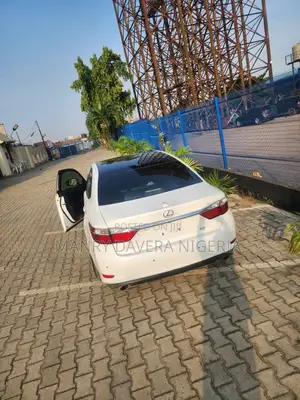 Lexus ES 2013 White