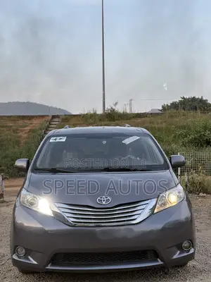 Toyota Sienna LE 7 Passenger (3.5L 6cyl 6A) 2016 Brown