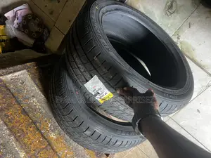 235/45r18 Dunlop Tire