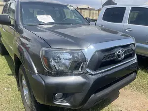 Toyota Tacoma PreRunner V6 4dr Double Cab 6.1 ft. SB (4.0L 6cyl 5A)