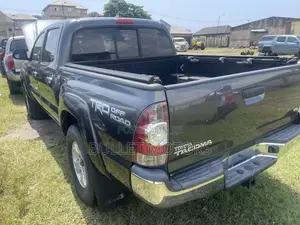 Toyota Tacoma PreRunner V6 4dr Double Cab 6.1 ft. SB (4.0L 6cyl 5A)