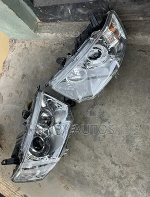 Set Headlamp Pajero Sport