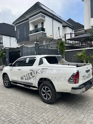 Toyota Hilux 2020 White