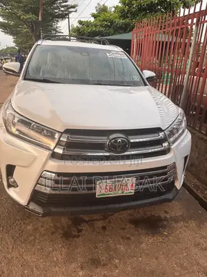 Toyota Highlander LE 4x4 V6 (3.5L 6cyl 8A) 2018 White