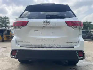 Toyota Highlander LE 4x4 V6 (3.5L 6cyl 8A) 2018 White
