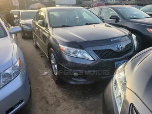 Toyota Camry SE 4dr Sedan (2.5L 4cyl 6A) 2011 Gray
