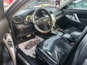 Toyota Camry SE 4dr Sedan (2.5L 4cyl 6A) 2011 Gray