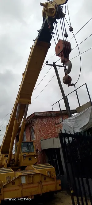 Grove 40 Tons Motor Crain