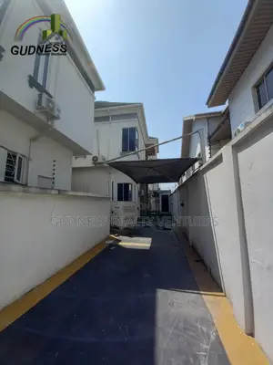 5bdrm Duplex in Ikota for sale