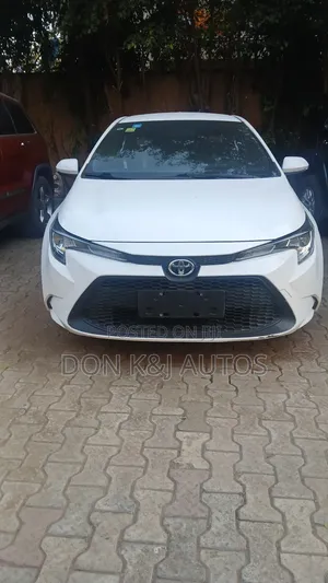 Toyota Corolla SE 2021 White